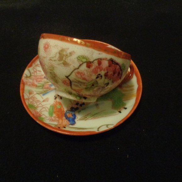 VINTAGE ASIAN PAINTED PORCELAIN CUP & SAUCER - Picture 2 of 8